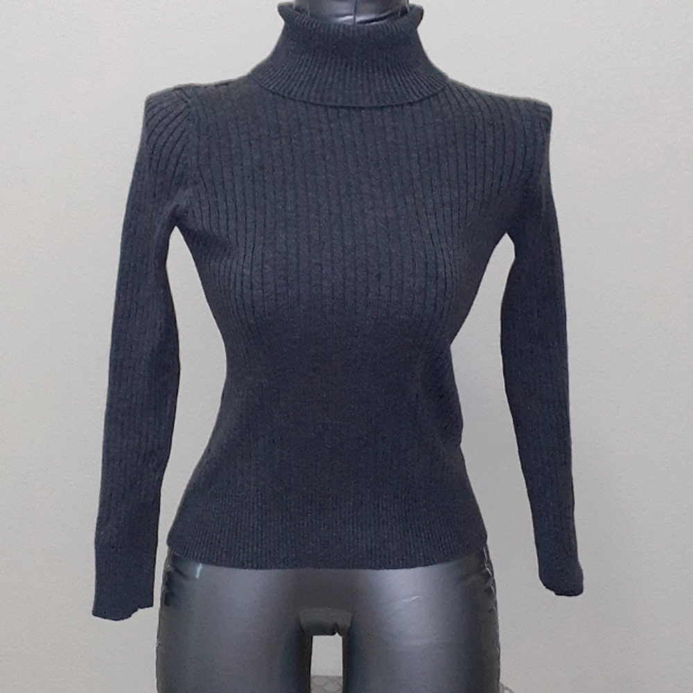 Turtle Neck Rib-Knit Tee